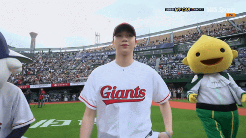 190709 자이언츠 시구2