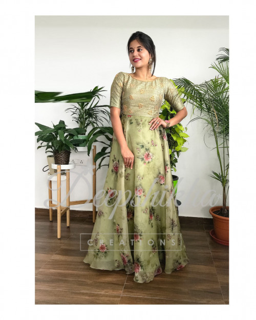 Wide range of designer collection Indian Desi Handmade Anarkali lehanga. Festive wear Dupatta indian festivals traditional outfits Indian weddings indian clothing for women.