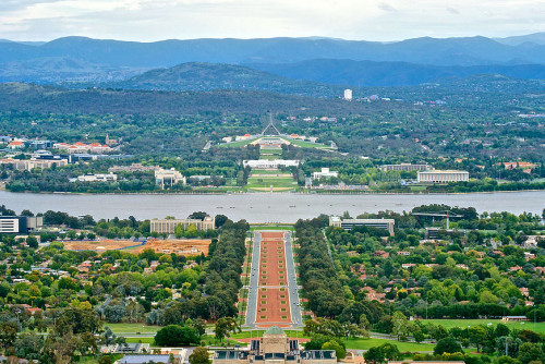 870px-Canberra_viewed_from_Mount_Ainslie.jpg