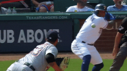 Calhoun-3-RBI-triple-replay-vs-DET-8-4-2019.gif