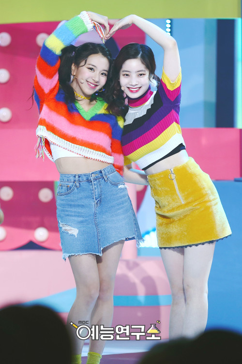 Chaeyoung--Dahyun-2.jpg