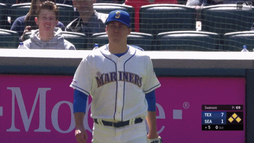 D-Santana-2-RBI-at-SEA-4-28-2019.gif