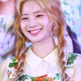 Dahyun-28f40591e0cd79669