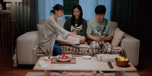 EP05---Crash-Course-in-Romance-3.gif