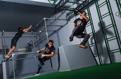Muscle-Up-Parkour-Gym--Urban-Training-Ground-CircuitBoxing-Class-Card-410-b.jpg