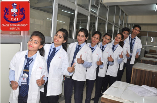 http://www.cmi-hm.com/paramedical_college_in_delhi_cips.html | Paramedical college in Delhi play a very important role in helping and guiding people living in the rural and urban area as to how they can keep their body neat and disease free.