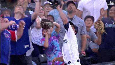 Ranger fan foulball vs Seager 7 22 2019