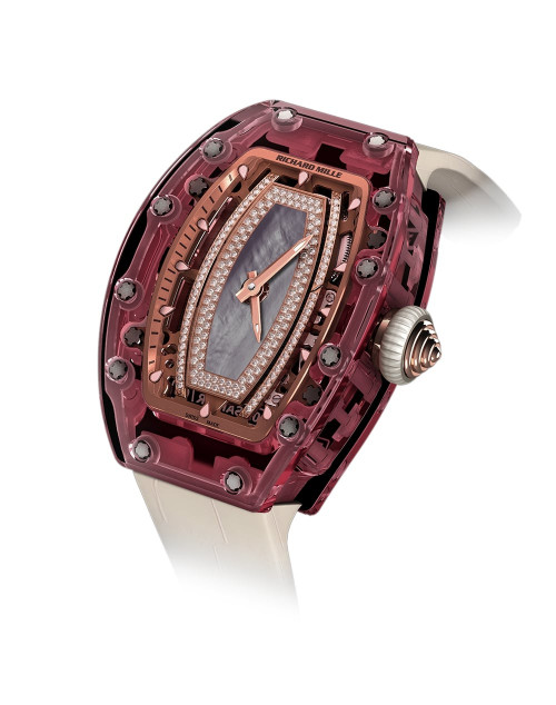 When we decided to make a ladies’ version of the RM 056, i.e. the pink sapphire, we had to overcome huge difficulties. We needed to preserve the transparency while adding a shade of pink, that I wanted to be elegant but sufficiently marked. If you want to know more details please visit here https://eyeonjewels.com/product/rm-07-02-automatic-pink-lady-sapphire-8230