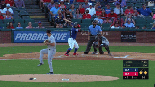 Roogie-RBI-double-vs-SEA-7-31-2019.gif