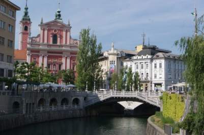 The-bridge-and-waterway-in-Slovenia_n.jpg