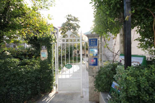 Vila_Micika_Entrance.jpg