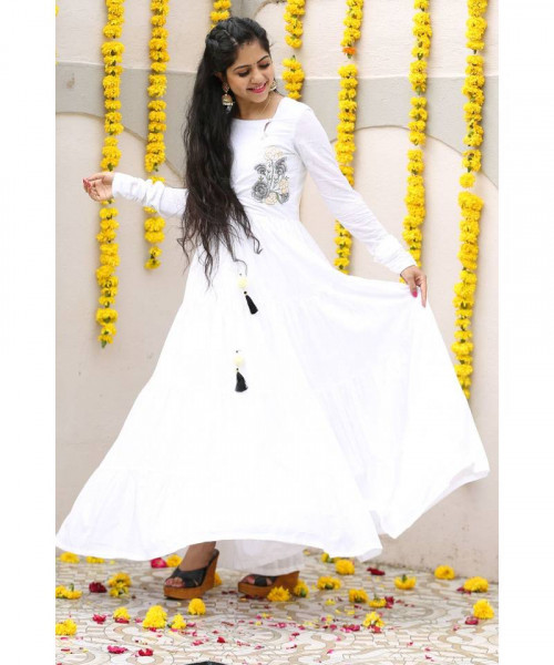 Look effortlessly glamorous with beautiful patterns of white kurtis. Shop at Mirraw. Select your favorite pattern from different styles, work designs, materials, sizes, etc. Get best quality material and pattern at affordable price.
Visit here for more details: https://www.mirraw.com/women/clothing/kurtas-and-kurtis/white-kurtis