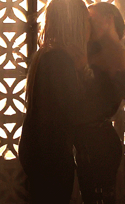 tumblr o41xo5BRIV1rq9ihbo2 250