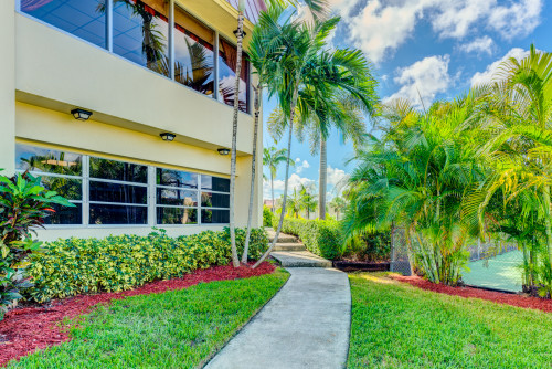 Best Palmetto Bay Apartments - Residences at The Falls (305) 251-1767