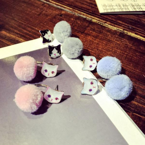 crazy-cat-pom-pom-earrings.jpg