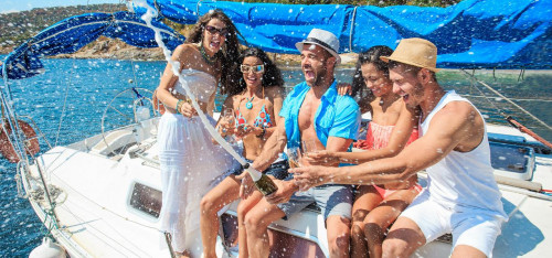 If you want to spend a different weekend, surrounded by family and friends, we invite you to make exciting sea tours aboard the yachts, sailboats and catamarans that we offer for rent.

http://bit.ly/2LhO6CD