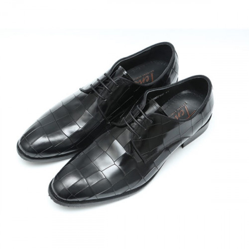 Tens Shoes offers top quality shoes comprising of classy and trendy shoes at an affordable price all over Pakistan. Oxfords are considered to be the most elegant type of men’s shoe. They are widely known for its smooth leather upper, sleek design and lacing. Buy Oxford Shoes which has been the most sophisticated shoes for a long time.