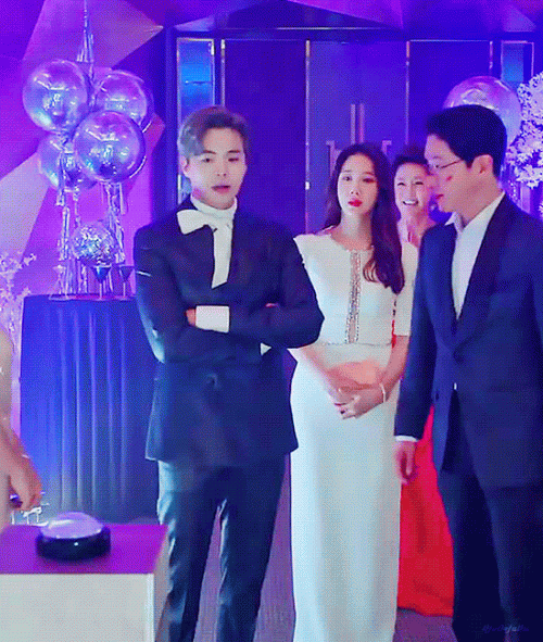 Wow, what an honor. 영광이네요
#펜트하우스 e14 #심수련 #로건리 #파티장