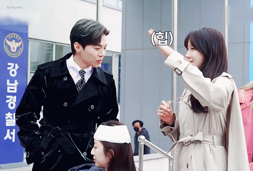 로건리의 펜트하우스2 촬영 현장✨https://youtu.be/BPuUYigCqoo
"힙합목걸이 자랑하는 수련"
#펜트하우스 #로건리 #심수련 #배로나