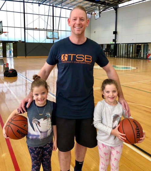 Check out these 2 sweethearts. Twins Siena and Oriana joining Brett Rainbow for a private basketball training session today.