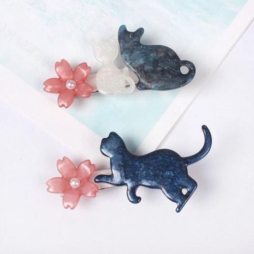 The perfect hair clip for the cat lover to jazz up any outfit with a dash of Japanese kawaii. Buy it from Crazy Cat Shop at $12.00 USD.

Buy from : https://tinyurl.com/y4fac592